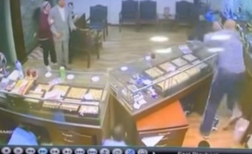 HD - شاهد فيديو سرقة محل الذهب "حدائق الأهرام" ... كامل