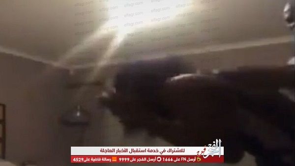 غضب عارم بعد صفع مغنية على الهواء مباشرة!