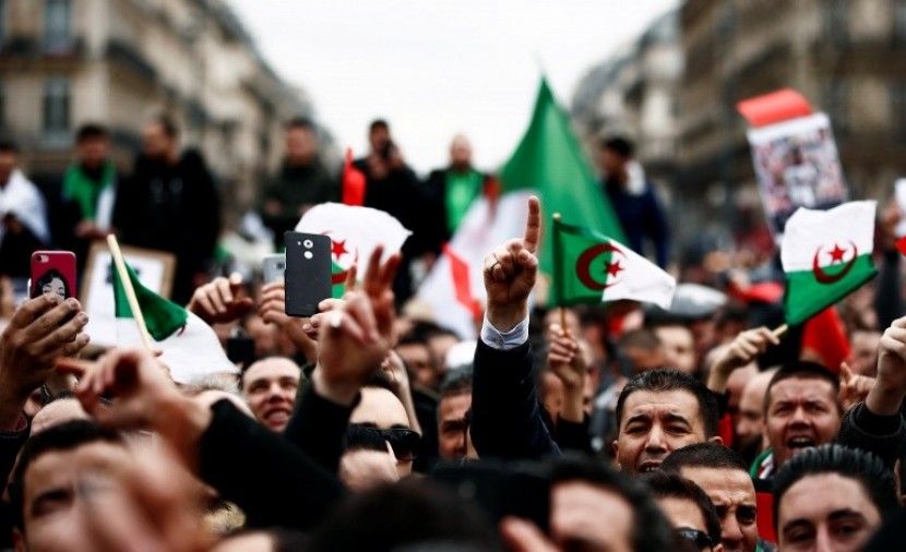 العصيان المدني في الجزائر 10 مارس 2019 ((مباشر المسيرات في الجزائر ضد العهدة الخامسة)) لا للعهدة الخامسة الجزائر في خطر