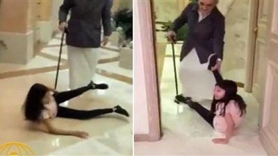 شاهد.. الوليد بن طلال يداعب حفيدته ويجرها على الأرض