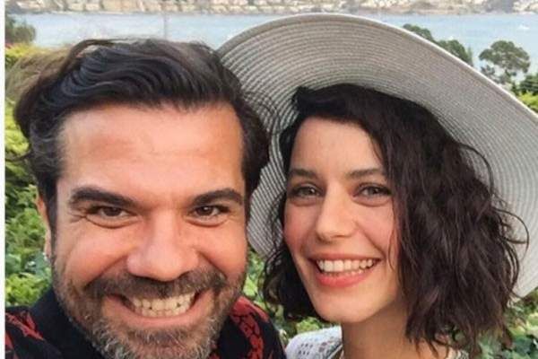 بيرين سات تواجه شائعة ارتباط بـ"دي جاي" فرنسي.. تفاصيل القصة