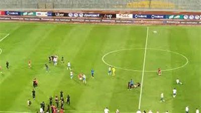 صدمة .. لاعب الزمالك التونسي يرفض مصافحة علي معلول عقب التتويج بالسوبر.. فيديو