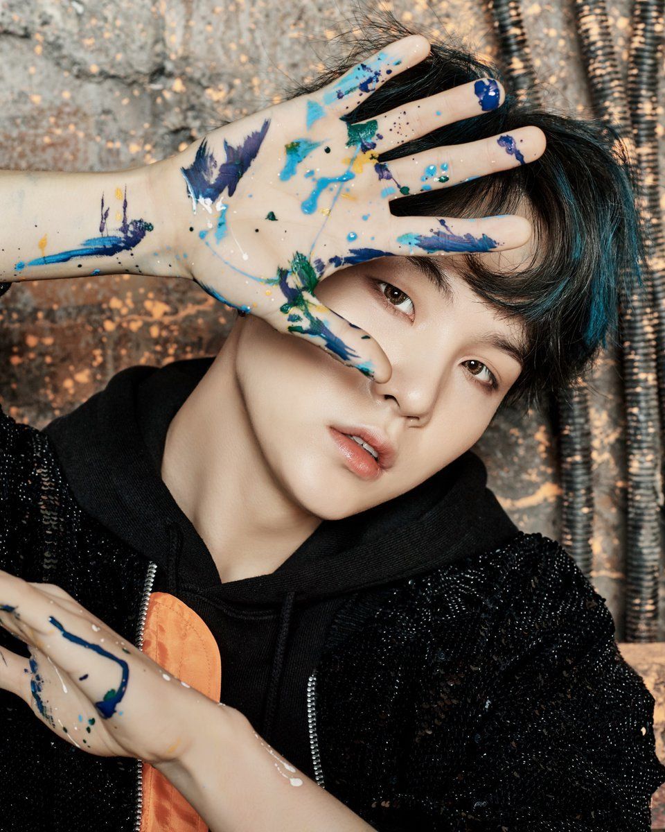 «BTS» تشعل السعودية.. من هو نجمك المفضل فى الفرقة الكورية؟
