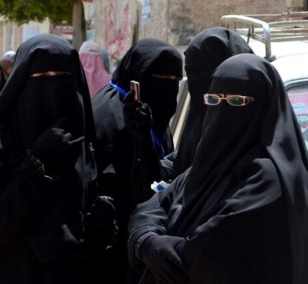 عالم دين يحسم الجدل حول حكم حظر النقاب بالمدارس