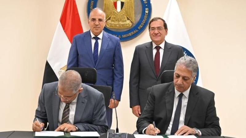 سويلم الملا يشهدان توقيع بروتوكول تعاون مشترك بشأن الترخيص بتوفير إحتياجات المياه...