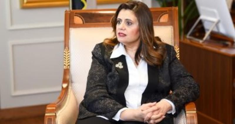 وزيرة الهجرة تعلن عن موافقة الحكومة على إعادة قانون استيراد السيارات