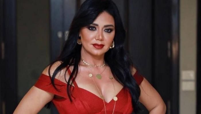 رانيا يوسف تستعرض أنوثتها في إطلالة ناعمة (صور)