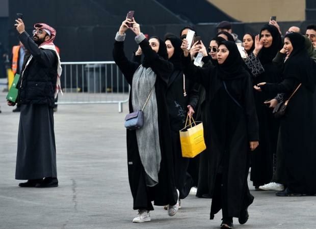 اعتبرته السعودية خطاً أحمر...عقوبة قاسية لكل امرأة سعودية مطلقة تقوم بهذا الفعل حتى لو بدون قصد