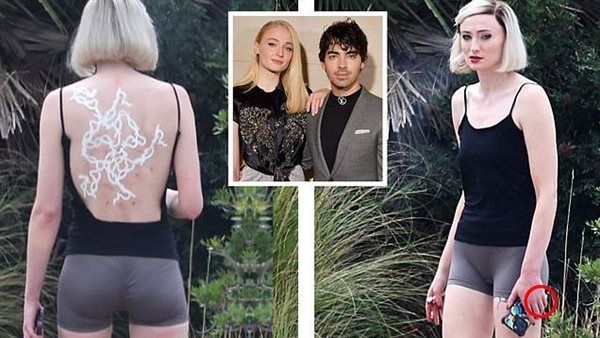 أول ظهور لصوفي ترنر في موقع تصوير فيلمها الجديد بأسبانيا عقب أنباء الطلاق