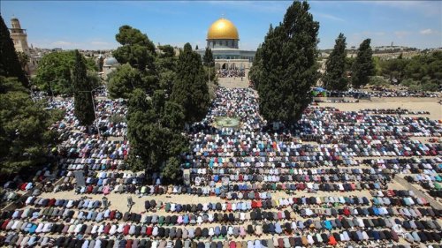 الأقصى يشهد حشدا كبيرا من أهالي الضفة والقدس
