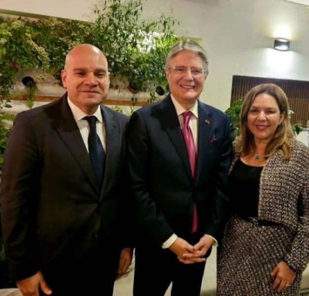 رئيس الإكوادور يستقبل السفير المصري في كيتو