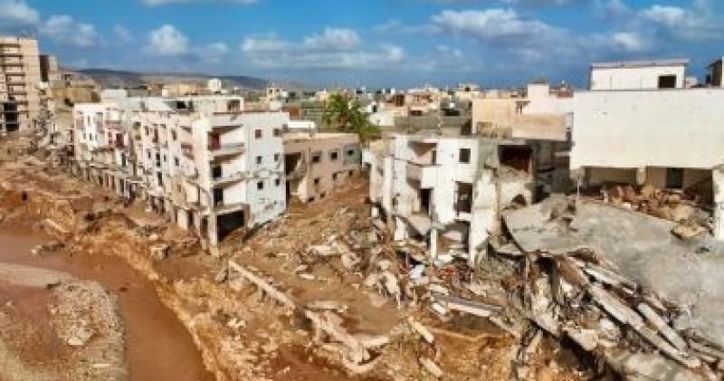 هبوط الطائرة الثالثة الفرنسية محملة بالمساعدات العاجلة فى ليبيا