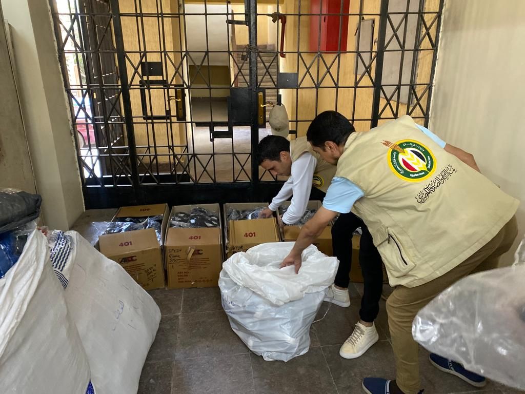 بيت الزكاة والصدقات يبدأ توزيع أدوات مدرسية على الأيتام في الإسكندرية