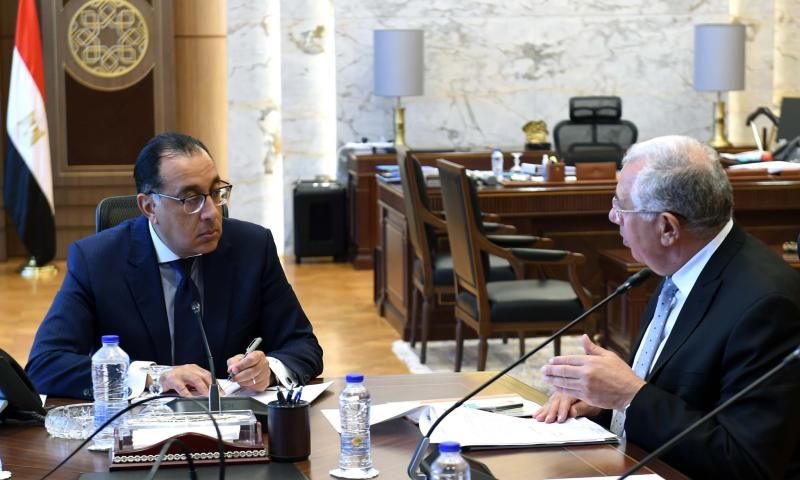 رئيس الوزراء يستعرض مع وزير الزراعة التركيب المحصولي للموسم الزراعي 2022/2023 وسياسات...