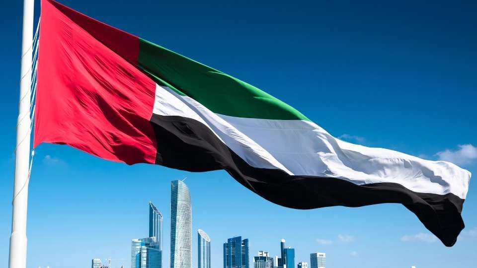الإمارات تستبدل النفط بالطاقة النظيفة: رؤية مستقبلية