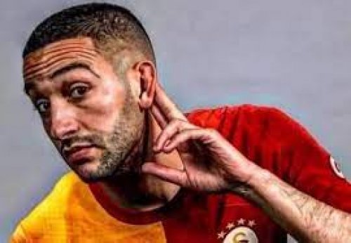 بعد أن غاب عن ودية بوركينافاسو اللاعب حكيم زياش يفاجئ المغاربة و يزف خبرا سار للركراكي