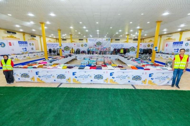 دكان الفرحة... توزيع 20 ألف قطعة من الملابس والمستلزمات المدرسية على الأسر...