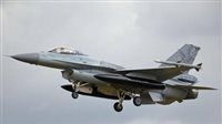 وزير الدفاع الأمريكي: سنوفر فريقا لتدريب الأوكرانيين على طائرات F 16