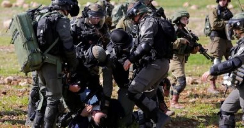 استشهاد شاب فلسطيني وإصابة 11 آخرين برصاص الاحتلال الإسرائيلى شرق قطاع غزة