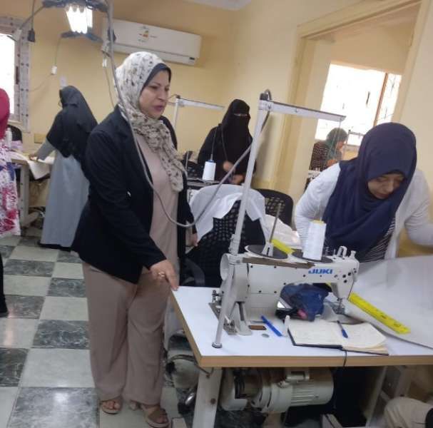 وزارة العمل :تدريب تحويلى على مهنة التفصيل والخياطة لفتيات المنوفية