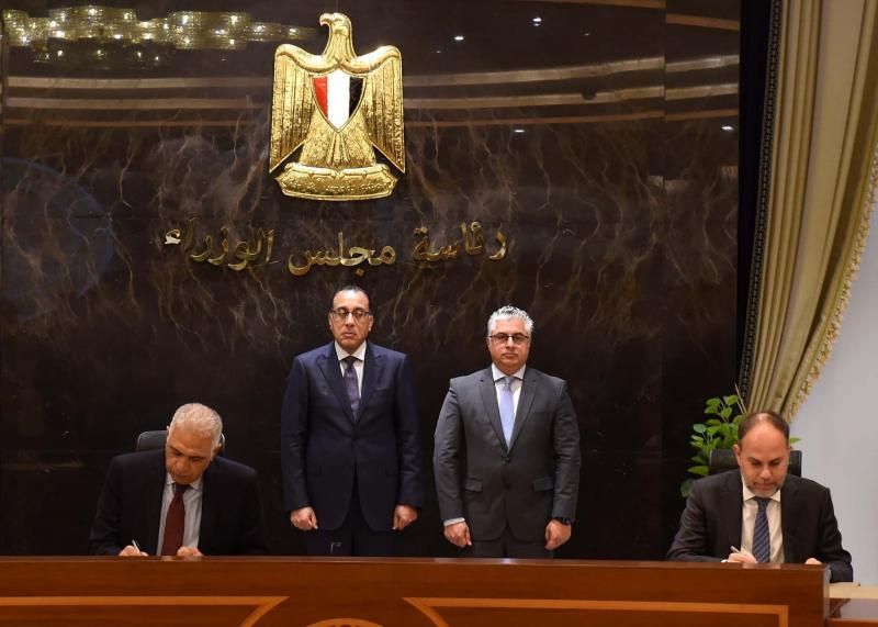 رئيس الوزراء يشهد توقيع عقد إنشاء مصنع إطارات باستثمارات مليار يورو بالمنطقة...