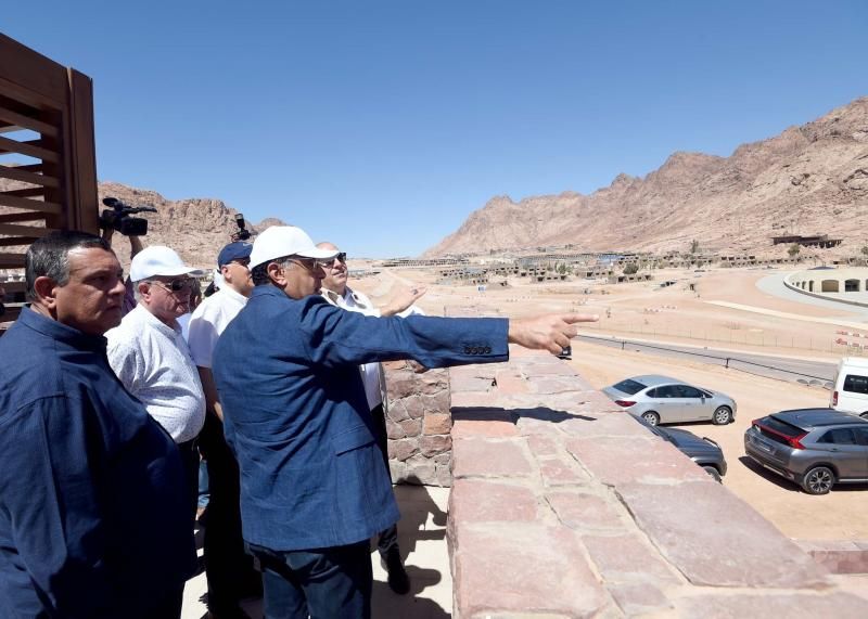 رئيس الوزراء يتفقد مشروع إنشاء المنتجع السياحي الجبلي بسانت كاترين