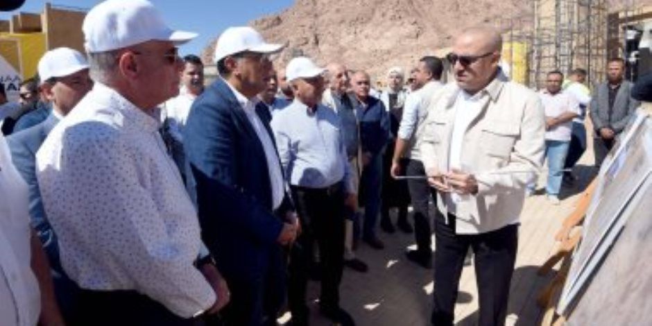 رئيس الوزراء يتفقد المنطقة السكنية الجديدة بالزيتونة بمدينة سانت كاترين