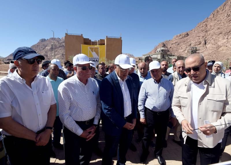 رئيس الوزراء يتفقد المنطقة السكنية الجديدة بالزيتونة بمدينة سانت كاترين