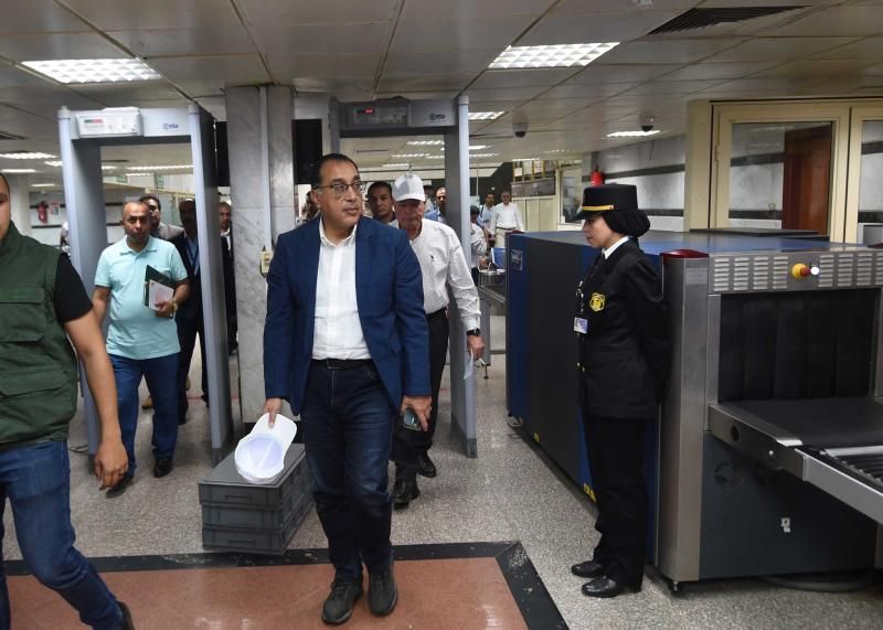 رئيس الوزراء يصل إلى مدينة طابا ويتفقد مطار طابا الدولي