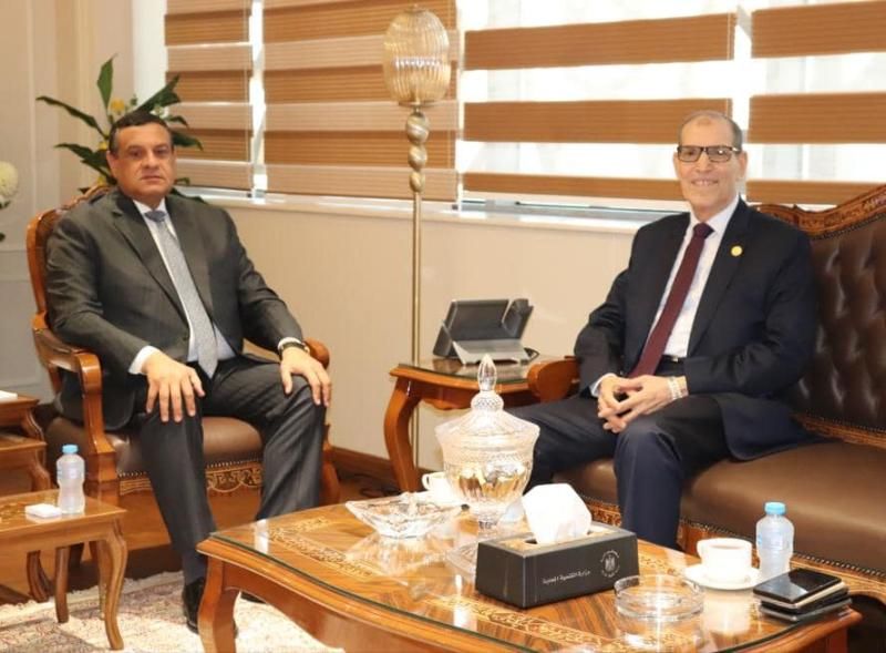 وزير التنمية المحلية يستقبل رئيس هيئة النيابة الإدارية لبحث مجالات التعاون المشترك...