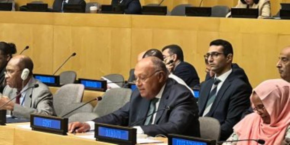 سامح شكري يؤكد حتمية التصدى لحوادث حرق نسخ من المصحف الشريف