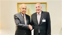 أبو الغيط يلتقي وزير خارجية الجزائر احمد عطاف