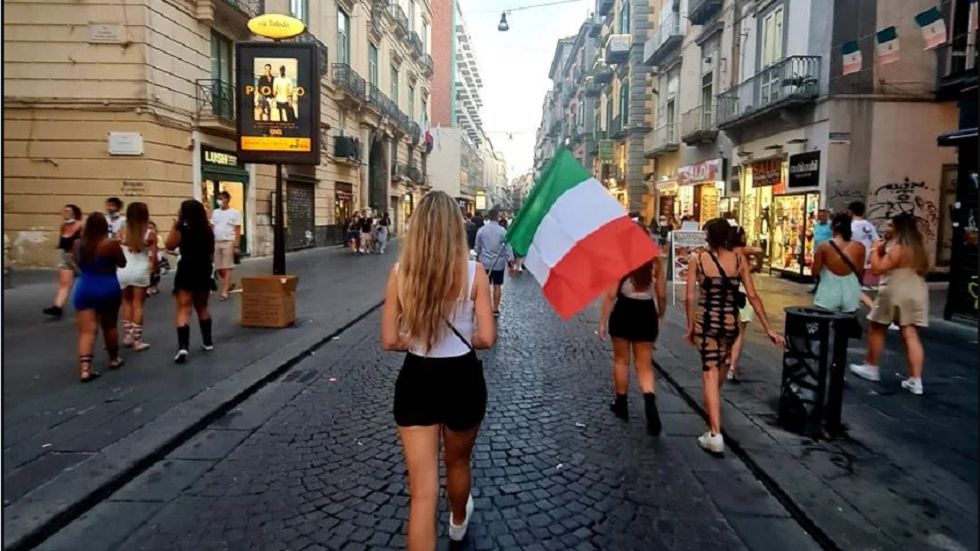 اتفرج صحفية سعودية تباغت سيدة يهودية بسؤال غريب ومحرج المفاجأة الصادمة في الجواب !!