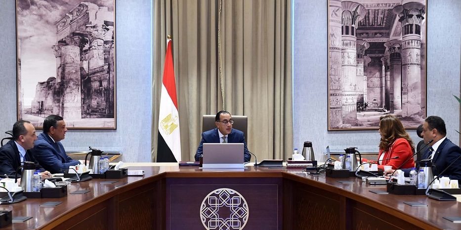 رئيس الوزراء يتابع المشروعات الجاري تنفيذها بمحافظة دمياط
