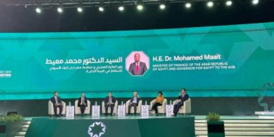 الرئيس السيسى يشهد فعاليات جلسة حوارية حول الاستثمار والبنية التحتية