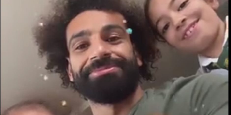 محمد صلاح يظهر في فيديو طريف مع مكة وكيان
