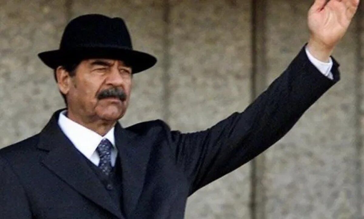وضعوا كاميرا في قبر صدام حسين أثناء دفنه وهنا كانت المفاجأة التي فضحت امريكا واصابتهم بالجنون
