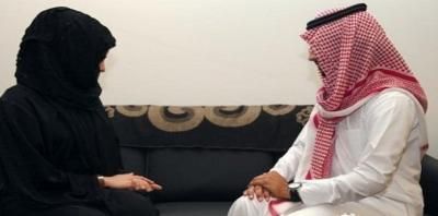 نسى العيش والملح .. خليجي يستبدل زوجته بسيارة فارهة (تفاصيل صادمة)