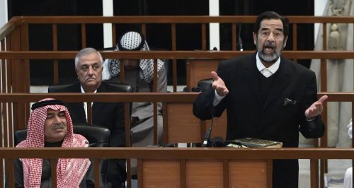 علّاوي: رفضت رؤية رئيس العراق في سجن الأمريكيين .. وصدام قاد المقاومة ضدّهم