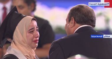 مشاركة فى مسيرة أوائل الطلاب تخرج باكية لتقديم التحية للرئيس السيسي.. صور