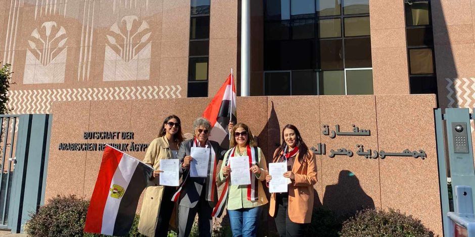 المصريون بألمانيا يوثقون طلبات ترشح الرئيس عبد الفتاح السيسي