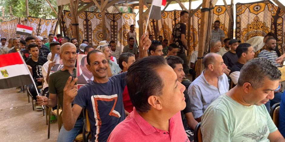 طوابير المواطنين بالرحاب وعين شمس لإجراء توكيلات الانتخابات الرئاسية.. صور