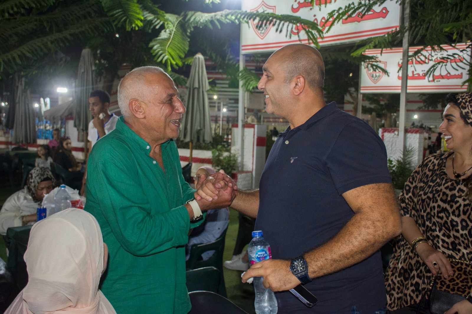 نشرة منتصف اليوم.. أزمة محمود علاء ومدحت عبد الهادي.. ألونسو يقترب من ريال مدريد ولقاء العتال مع حسين لبيب داخل الزمالك