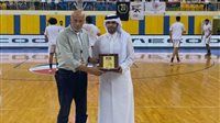رئيس الاتحاد القطري يكرم أحمد مرعي مدرب سلة الزمالك