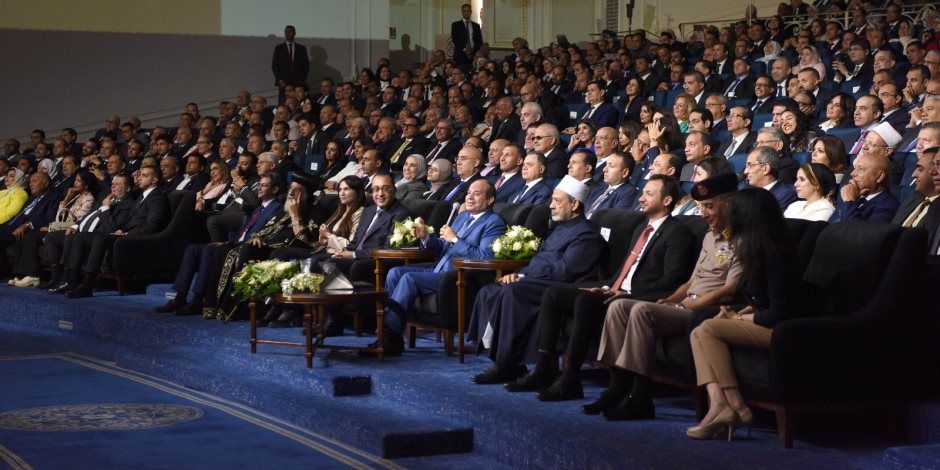 الرئيس السيسى لأهل الشر: في 2011 كنت لايص لا عارف تجيب بنزين ولا قمح