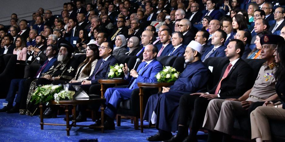 الرئيس السيسي لوزيري التخطيط والمالية: «كان فيه حوار وطني كنت أتمنى مشاركتكما به»