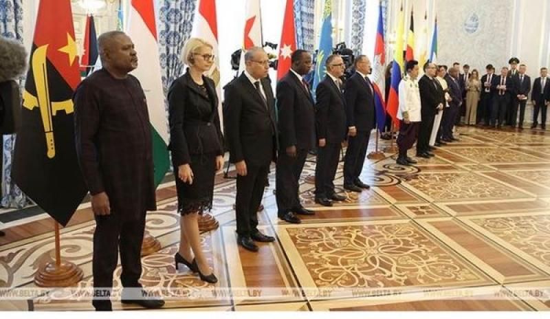 السفير المصري يقدم أوراق الإعتماد للرئيس البيلاروسي