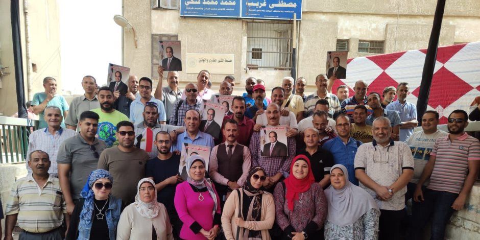 توافد المواطنين بـ15 مايو والزواية الحمراء لتحرير توكيلات الانتخابات الرئاسية