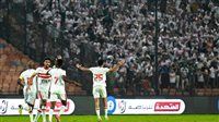 لاعبو الزمالك يحتفلون مع الجماهير بعد التأهل إلى دور المجموعات على حساب أرتا سولار في الكونفدرالية