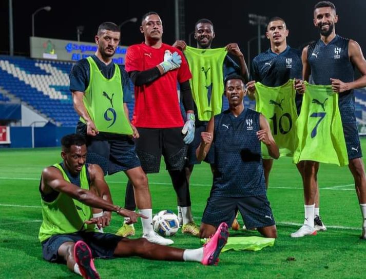 دوري روشن السعودي.. الهلال يفوز على الشباب بثنائية ويزاحم الاتحاد على الصدارة